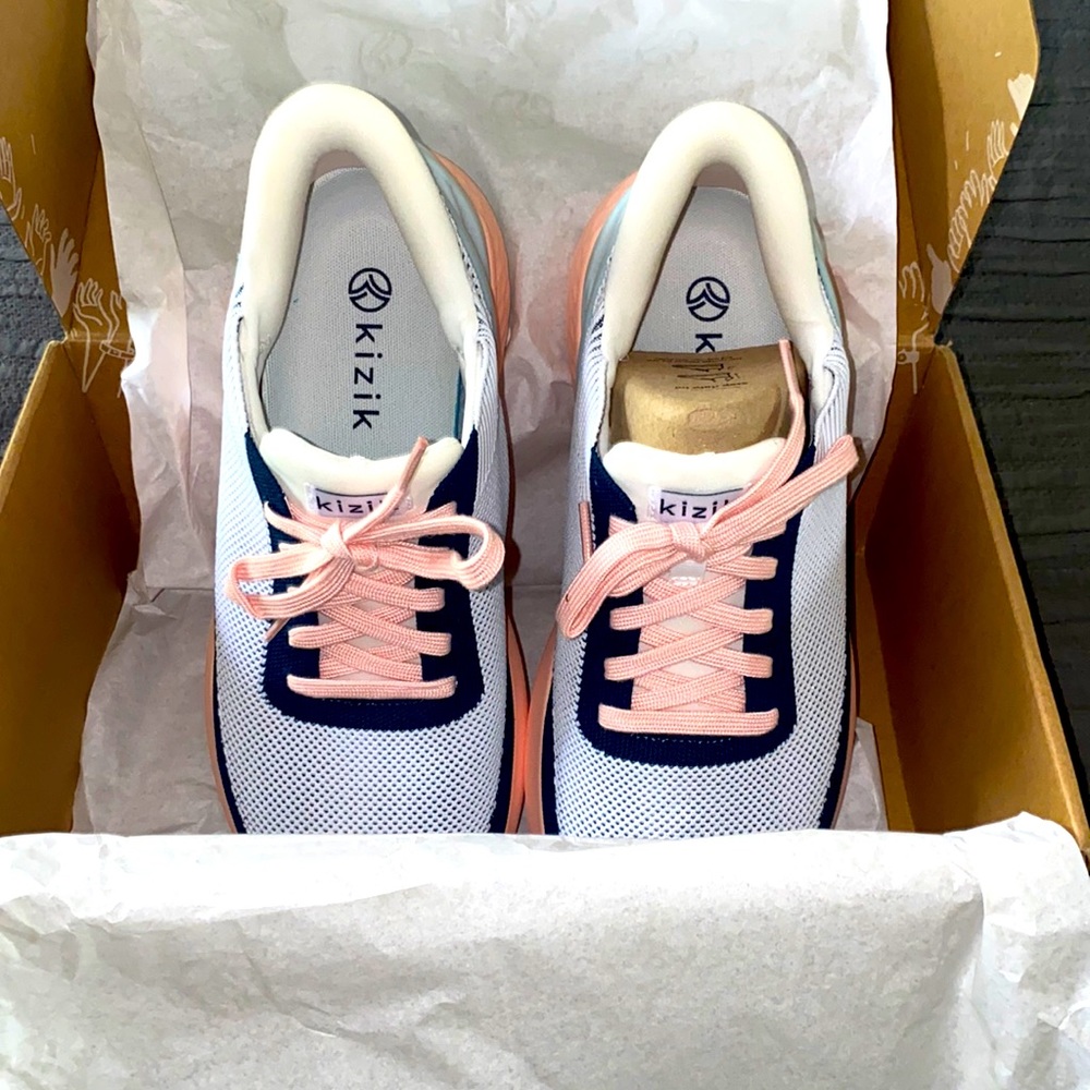 KIZIK Sneakers